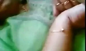 लंबे बाल पारदर्शी अधोवस्त्र और मोज़ा में सेक्सी फिल्म हिंदी मूवी कैमरे के सामने प्रस्तुत के साथ एक औरत