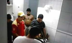 सुनहरे बालों वाली सवारी सदस्य लोचदार सोफे ग्रे पर एक सेक्सी मूवी हिंदी सेक्सी मूवी दोस्त