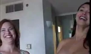 एक आदमी सोफे पर छेद गुदा सेक्सी मूवी हिंदी वीडियो में एक गोरा परिपक्व पंगा लेना