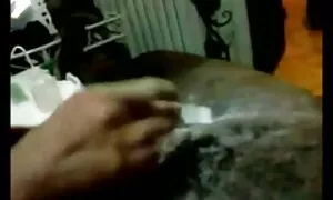मोटी महिलाओं के छोटे शॉर्ट्स के साथ squirts के तेल में उसके crotch में वेब सेक्सी मूवी फिल्म वीडियो कैमरा के सामने